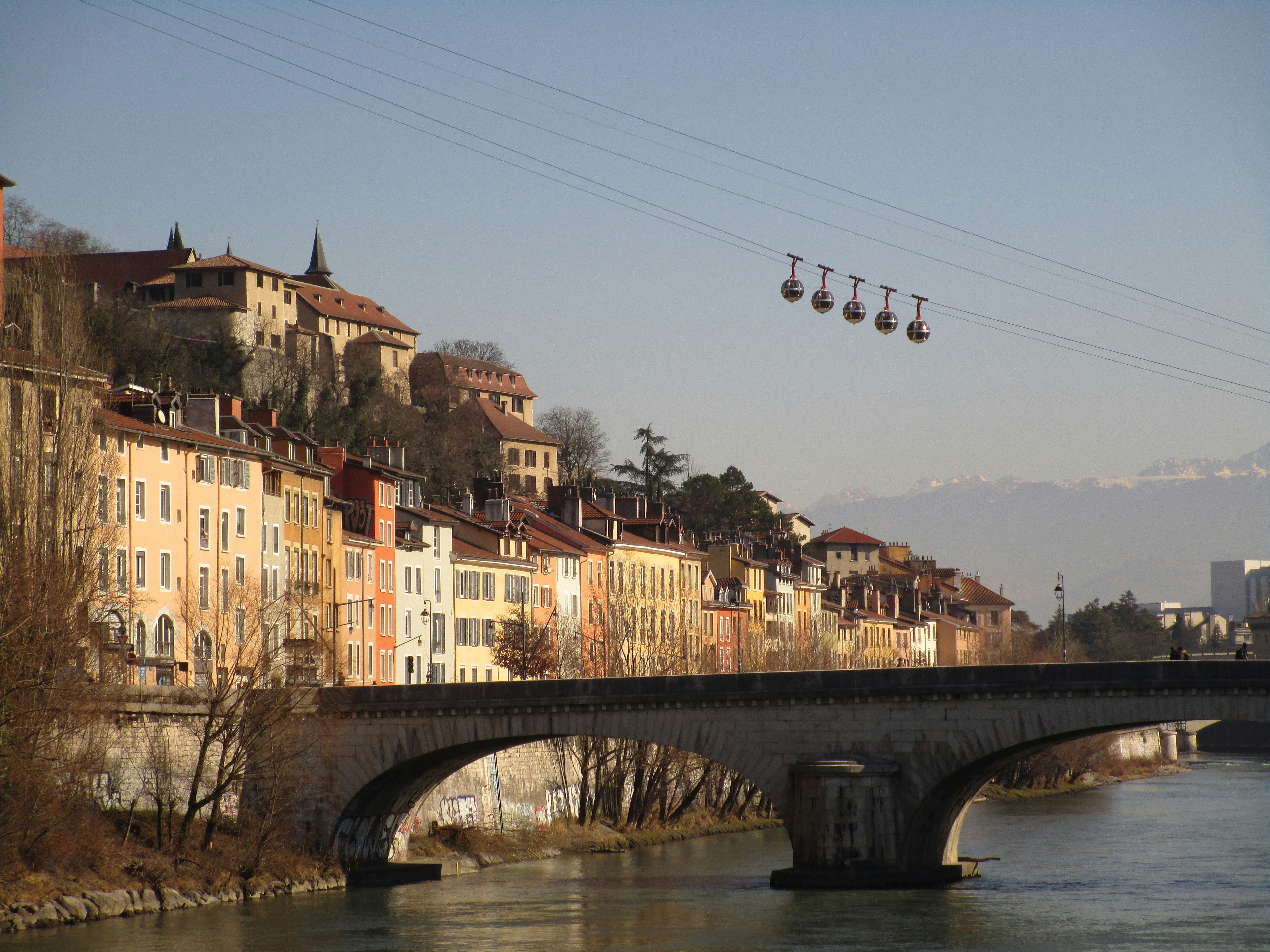 Vue panoramique de Grenoble depuis la Bastille